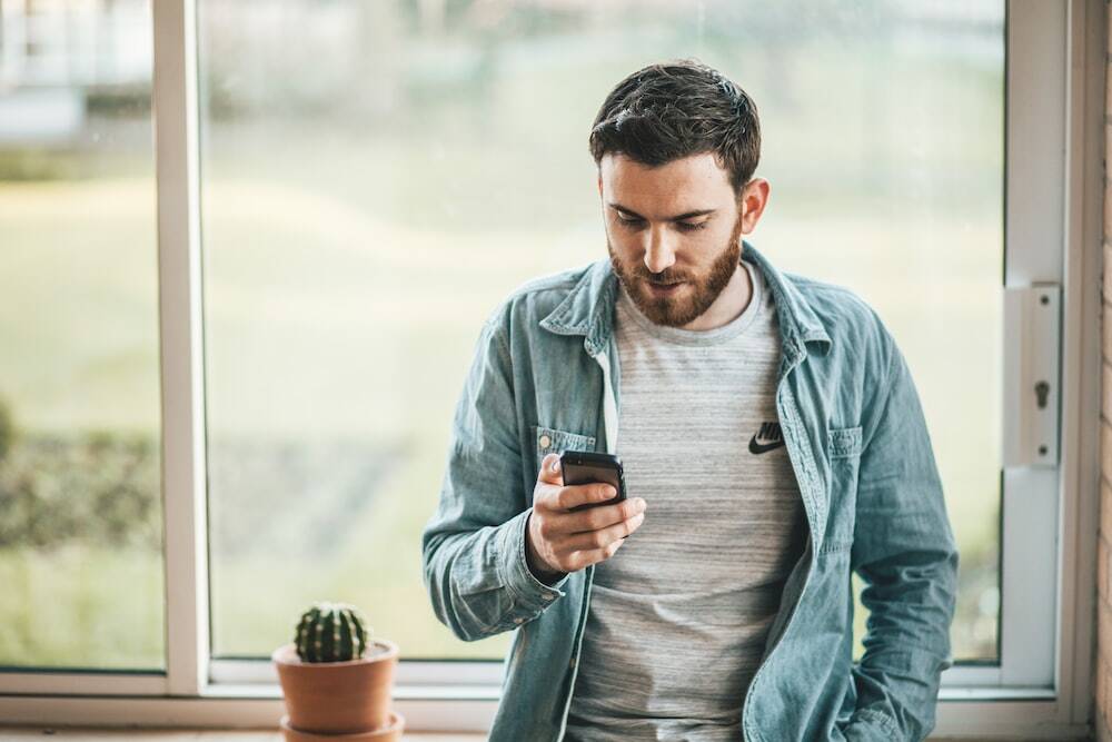 The Impact of Social Media on Men’s Mental Health: Navigating the Effects for Success and Well-being